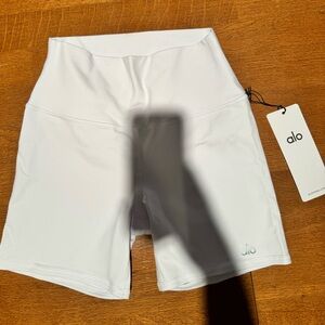 Alo White Biker Shorts size small 5 inch